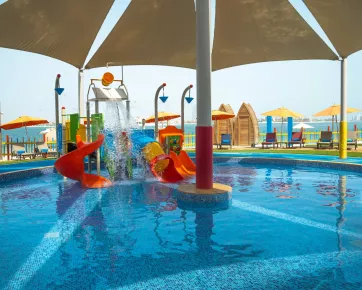 Бассейн The Palm Hotel & Suites