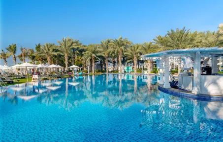 Бассейн The Palm Hotel & Suites