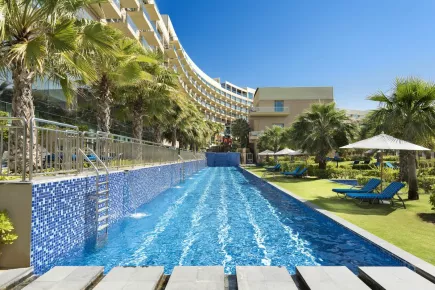 Бассейн The Palm Hotel & Suites