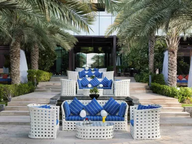 Ресторан The Palm Hotel & Suites