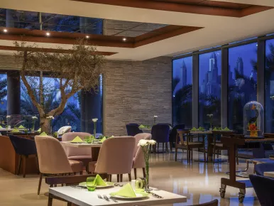 Ресторан The Palm Hotel & Suites